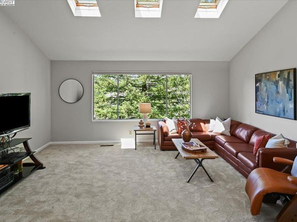 11110 Monan St, Oakland CA 94605