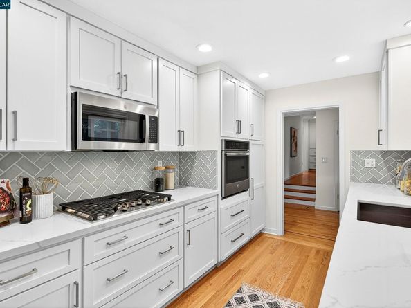 67 Lynwood Pl, Moraga CA 94556