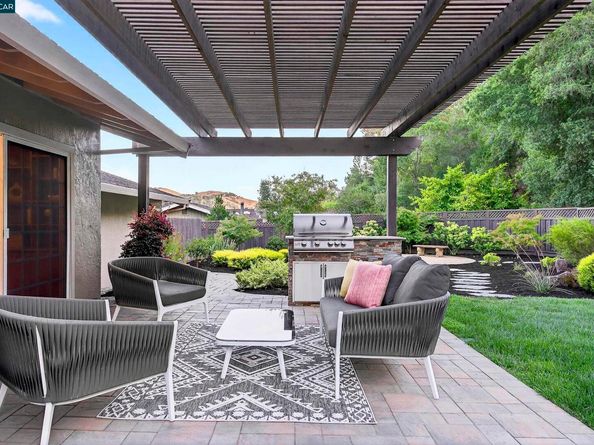 67 Lynwood Pl, Moraga CA 94556