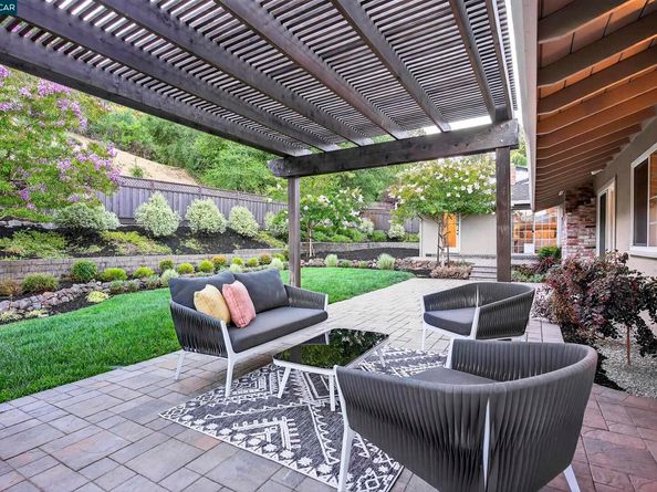 67 Lynwood Pl, Moraga CA 94556