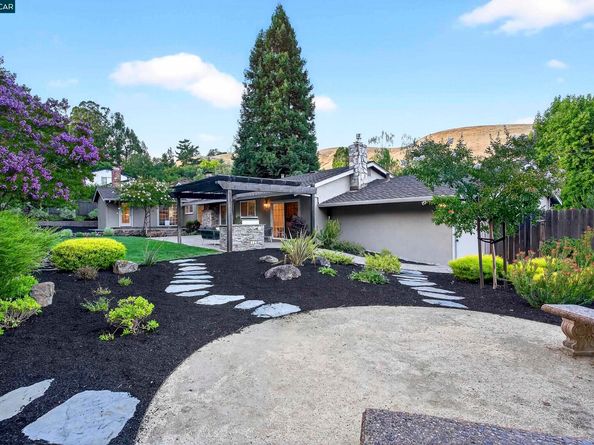 67 Lynwood Pl, Moraga CA 94556