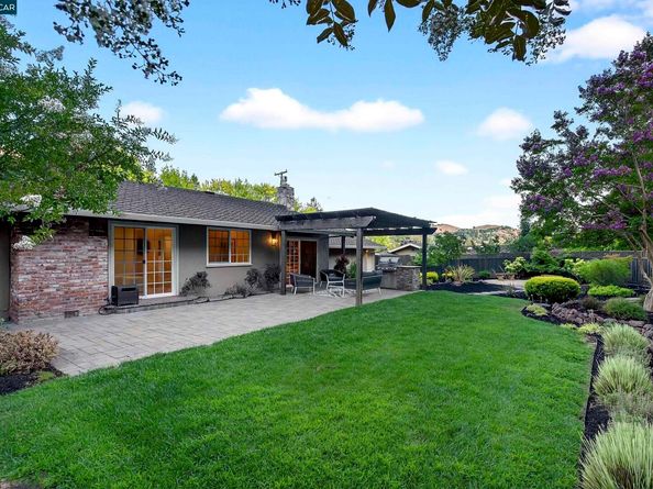 67 Lynwood Pl, Moraga CA 94556