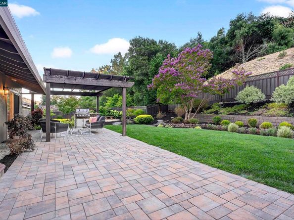 67 Lynwood Pl, Moraga CA 94556