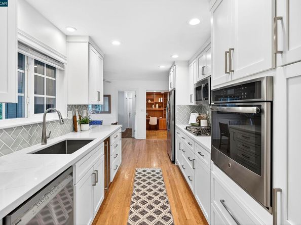 67 Lynwood Pl, Moraga CA 94556