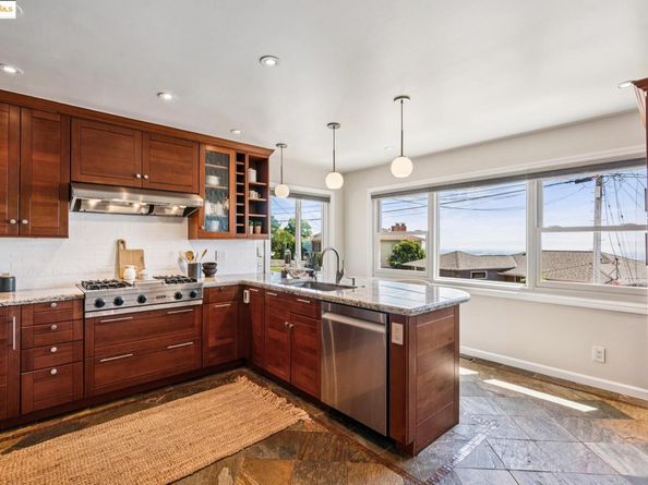 2120 Braemar Rd, Oakland CA 94602