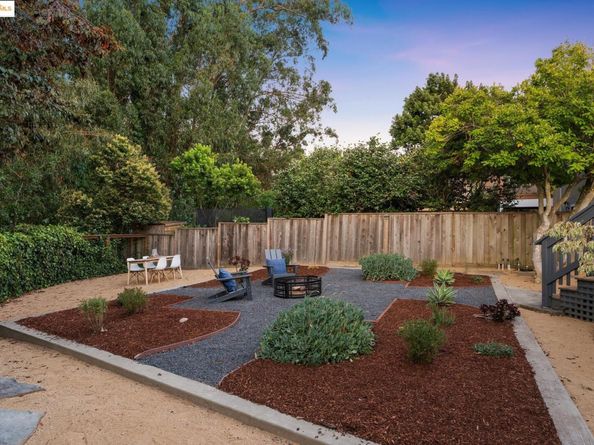 2120 Braemar Rd, Oakland CA 94602
