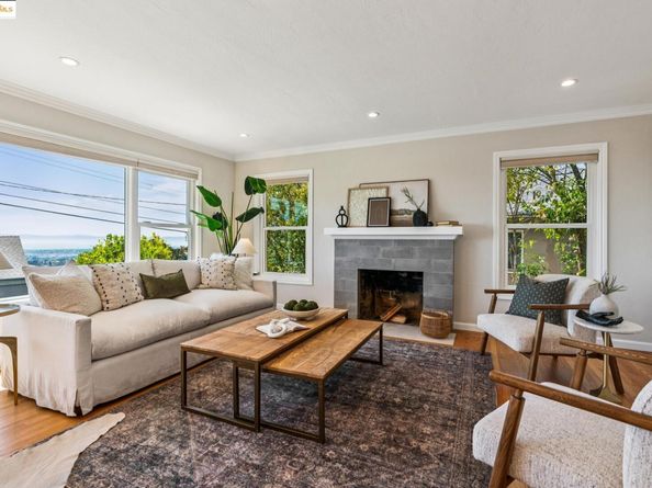 2120 Braemar Rd, Oakland CA 94602