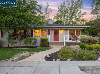 41 Iris Ln