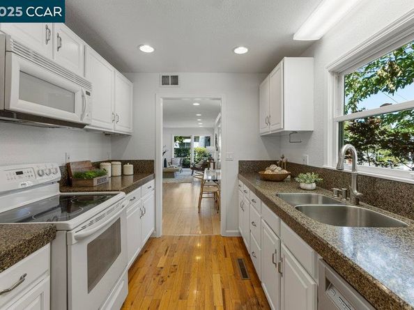 41 Iris Ln, Walnut Creek CA 94595