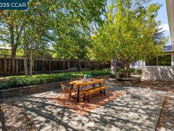 41 Iris Ln, Walnut Creek CA 94595