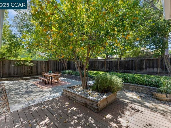 41 Iris Ln, Walnut Creek CA 94595