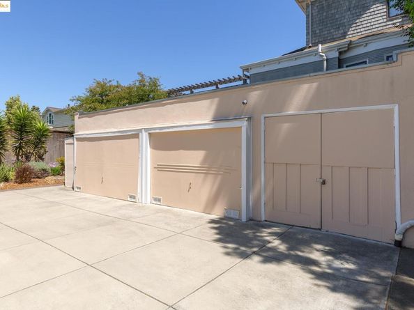 4210 Gilbert St, Oakland CA 94611
