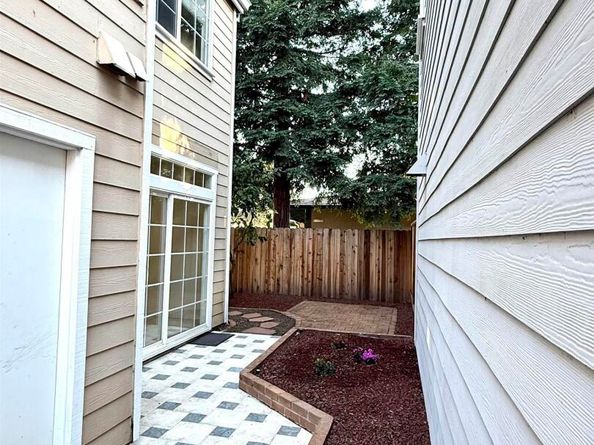 54 Village Square Pl, Pleasant Hill CA 94523