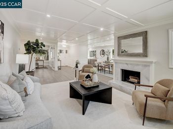 3210 Rossmoor Pkwy
