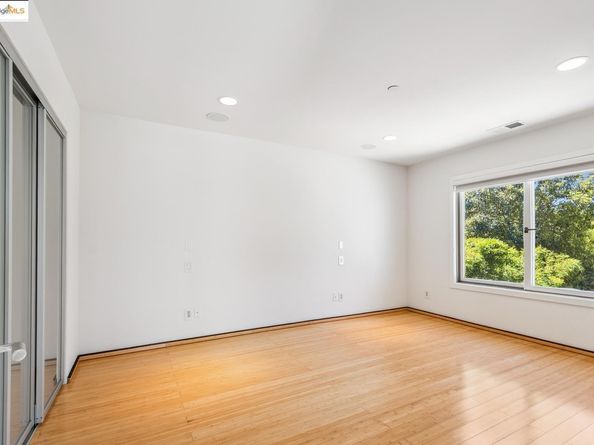 2912 Hillside DR, Burlingame CA 94010