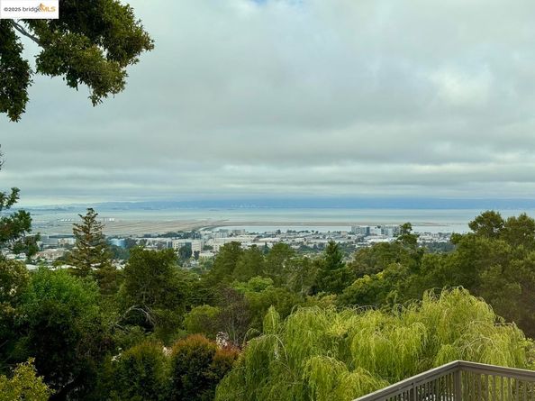 2912 Hillside DR, Burlingame CA 94010