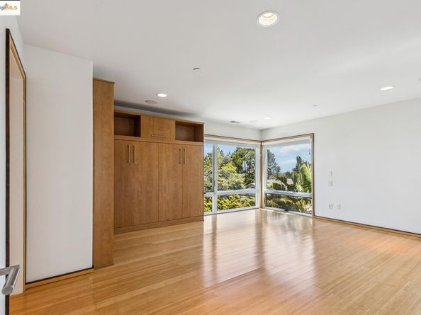 2912 Hillside DR, Burlingame CA 94010