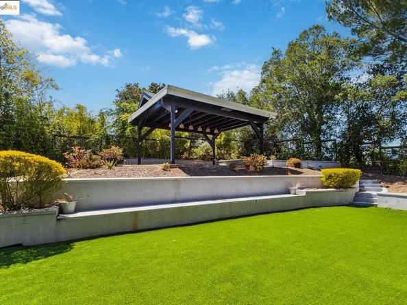 2912 Hillside DR, Burlingame CA 94010