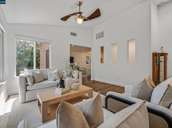 14 Saint Louis Ln, Pleasant Hill CA 94523