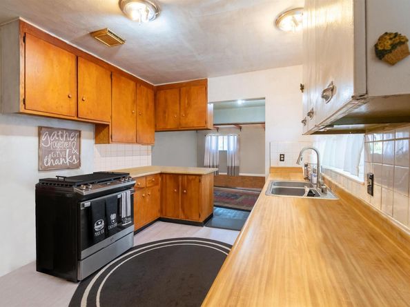 1045 72nd Avenue, Oakland CA 94621