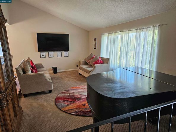 2180 Shea Dr, Pinole CA 94564