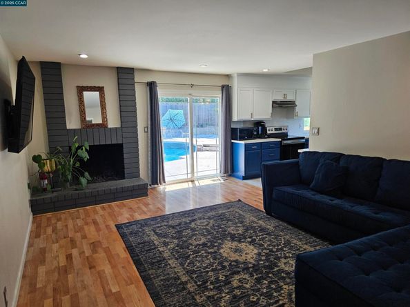 2180 Shea Dr, Pinole CA 94564