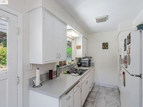 2048-2050 Donald Dr, Moraga CA 94556