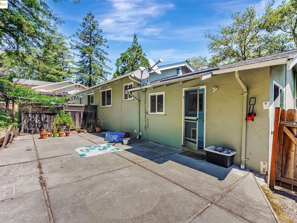 2048-2050 Donald Dr, Moraga CA 94556