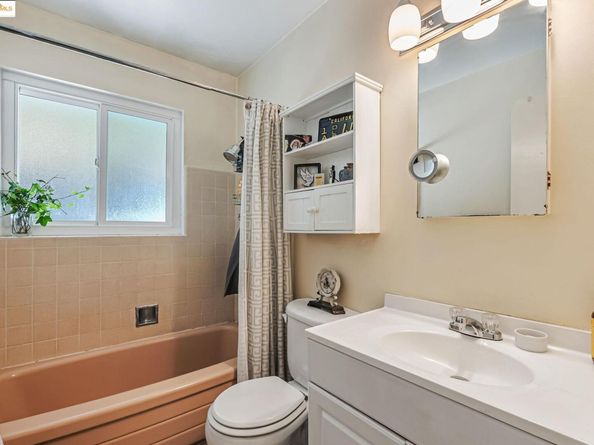 2048-2050 Donald Dr, Moraga CA 94556
