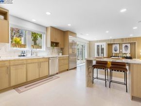 21 Ross Rd, Alameda CA 94502