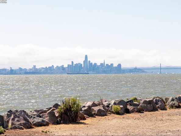 21 Ross Rd, Alameda CA 94502
