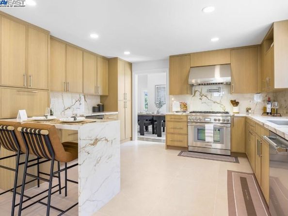21 Ross Rd, Alameda CA 94502