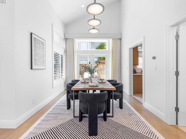 21 Ross Rd, Alameda CA 94502