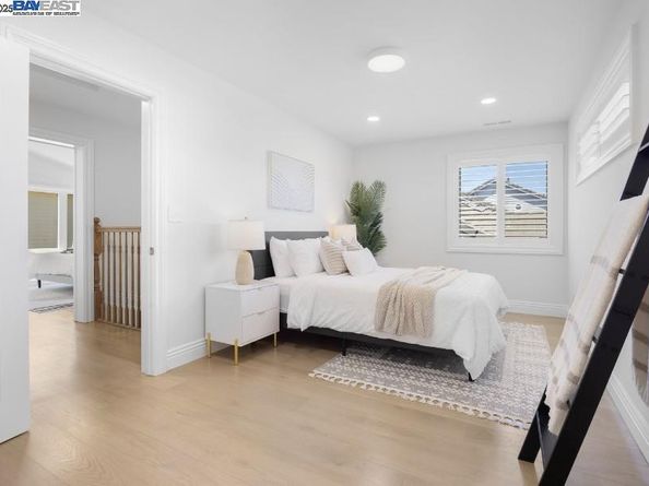 21 Ross Rd, Alameda CA 94502