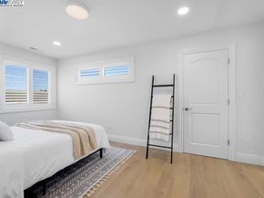 21 Ross Rd, Alameda CA 94502