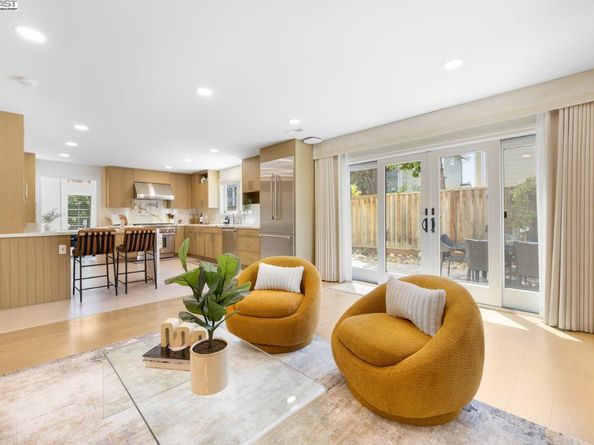 21 Ross Rd, Alameda CA 94502