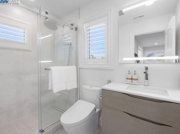 21 Ross Rd, Alameda CA 94502