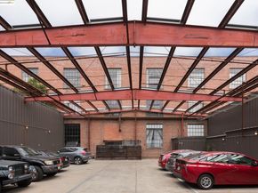 1018 4Th Ave 302, Oakland CA 94606