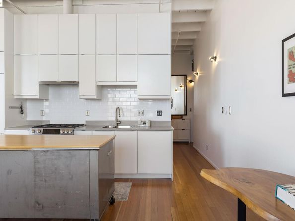 1018 4Th Ave 302, Oakland CA 94606