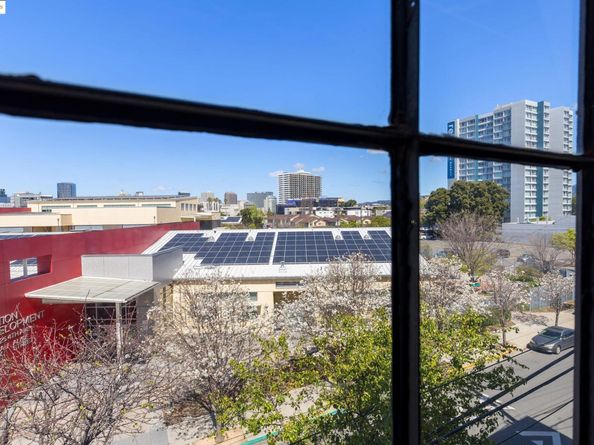 1018 4Th Ave 302, Oakland CA 94606