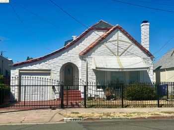 3809 Solano Ave