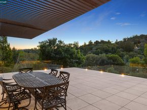 2 Crane Ct, Orinda CA 94563