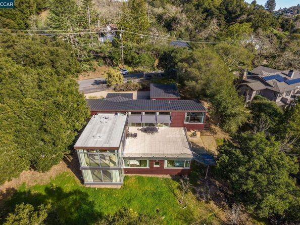 2 Crane Ct, Orinda CA 94563