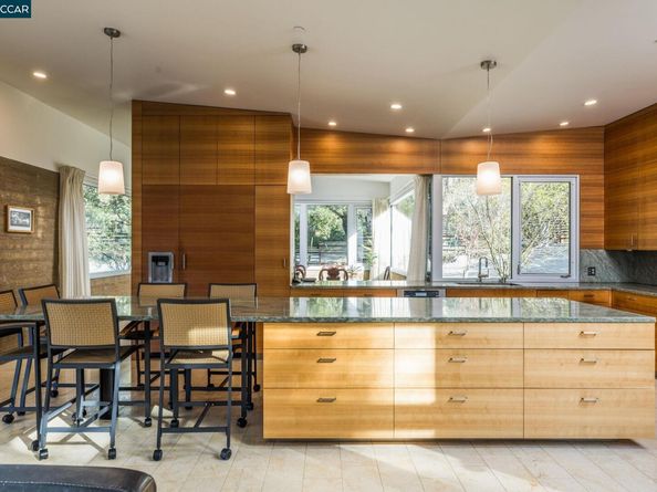 2 Crane Ct, Orinda CA 94563