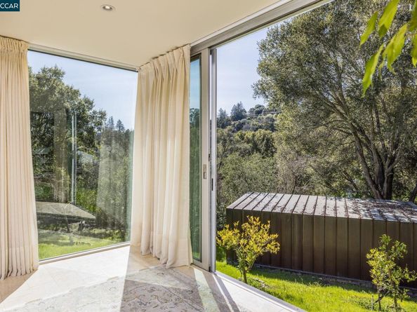 2 Crane Ct, Orinda CA 94563