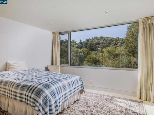 2 Crane Ct, Orinda CA 94563