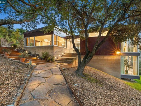 2 Crane Ct, Orinda CA 94563