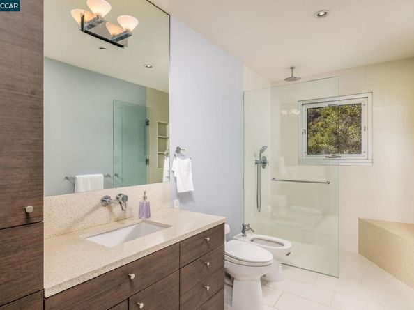 2 Crane Ct, Orinda CA 94563
