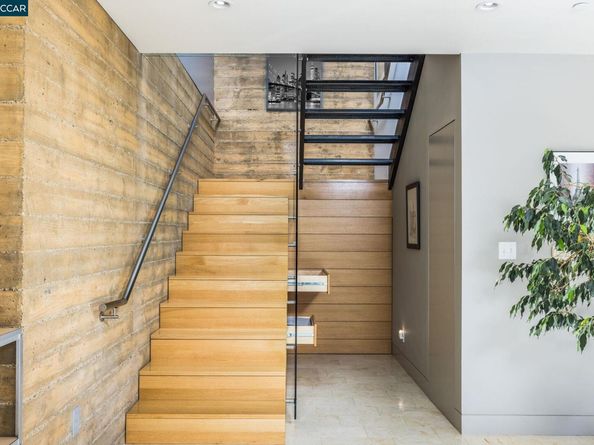 2 Crane Ct, Orinda CA 94563