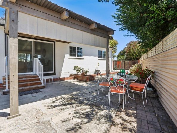 966 Cottonwood Ave, Hayward CA 94541
